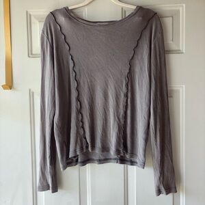 Steady Seller gray ribbed scallop stitch top size M